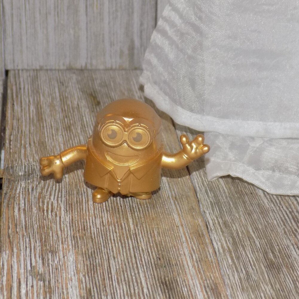 Despicable Me Minions  GOLD Cake Topper *